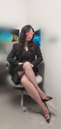 紅英 162cm.Ccup.43歲.49kg  這位 紅英 是一位寂寞的銀行OL