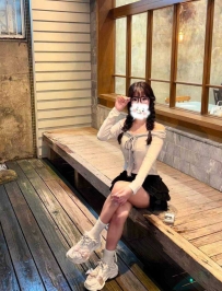 林薇 156 C 44kg 18歲  超嫩新同學登場 白皙氣質小公主