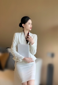 品牌專櫃百貨小姐 高顏值！   名字：栗子 （制服誘惑）