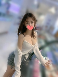#高雄  小靜 160cm.D杯.20歲   7-11店員 穿著打扮很性感