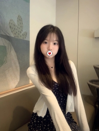 芊芊  156cm C 42. 19歲   學生妹兼職笑起來超甜 皮膚白皙