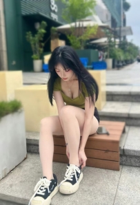 #台北  顏值正 奶大無贅肉  低胸衣性感漏奶