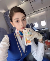 KK 166cm D奶  48kg 25歲  空姐 纖細骨感 氣質美女