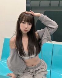 涵涵 22歲 155cm 47kg d罩杯  膽子很大喜歡在各種地方