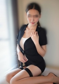 166cm D奶  51kg  28歲 皮膚白皙 外貿艷麗 一副小妖精的樣子