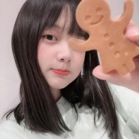 啾啾  155  B  19歲  42kg  萌妹 無刺青 臉蛋可愛 純真