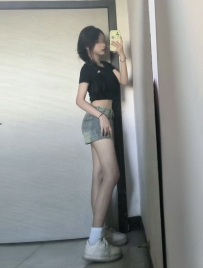 #高雄  小可 156cm.40kg.B奶.19歲  19歲羞澀學生首次初兼 會小聲說話