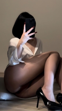 #台北  秋天161cm 50kg F奶 25歲    清純萌妹 可愛的女生