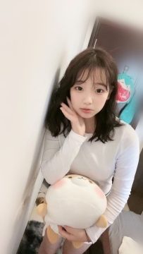 愛蜜  159 44 D 20歲  可愛外貌跟嬌小身材