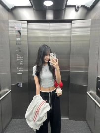 #台北 欣妍 155cm.C+奶.44kg.20歲 臉蛋乖乖女型 很可愛 但很反差哦