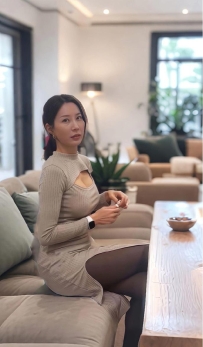 輕熟御姐 "青彤" 個性大方 韻味十足 有著有著美腿女王之稱