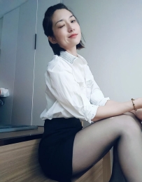 💋 婉婷｜35歲｜#婚紗秘書  📍 高雄｜160 / 48 / C cup