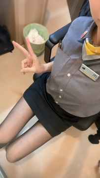 台北 l  朵拉160.45.C. 23歲 l  活潑可愛的鄰家女孩