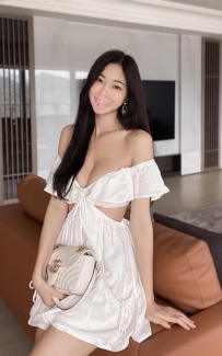 #台中可約  美容顧問    楊穎166.D.47. 24歲