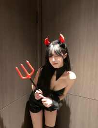 妹妹皮膚保養超讚，嫩嫩的 穴穴超緊緻，有做除毛