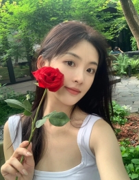 娜莉 158-44-B 24歲    高顏值正妹 嬌小俏麗 很漂亮