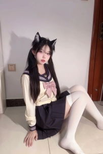 莓果  155 cmB奶 19歲  清純可愛學生妹妹  第一次下海