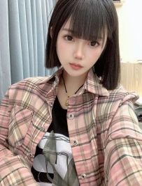 泱泱 158cm/B+cup/44kg/22歲    敢浪敢騷持久！