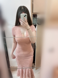 文靜｜163 / 52 / D+ / 27歲  微肉但線條到位，身材真的很會