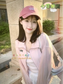 小希 158/B/45/23歲  甜美的外表看起來超級乖乖的