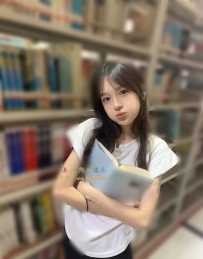 芽芽 157 44 C 19歲  #清純學生妹   瓜子臉擁有亮麗的五官