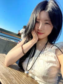 米妮  164cm.Ccup.47kg.21歲  性感魅惑的臉蛋，超狂身材！