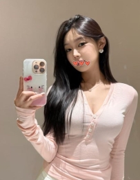 #臺中  小曼 165cm D奶 26歲  胸部飽滿圓潤